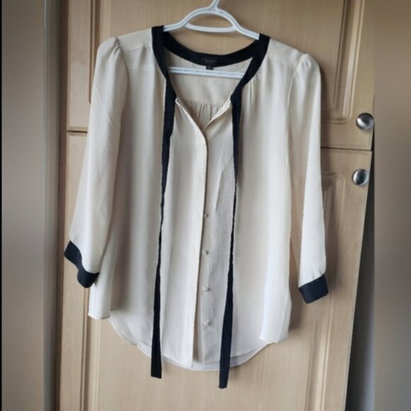 Aritzia Babaton 100 Silk  ream and Bla k Womens Top - Picture 7 of 11